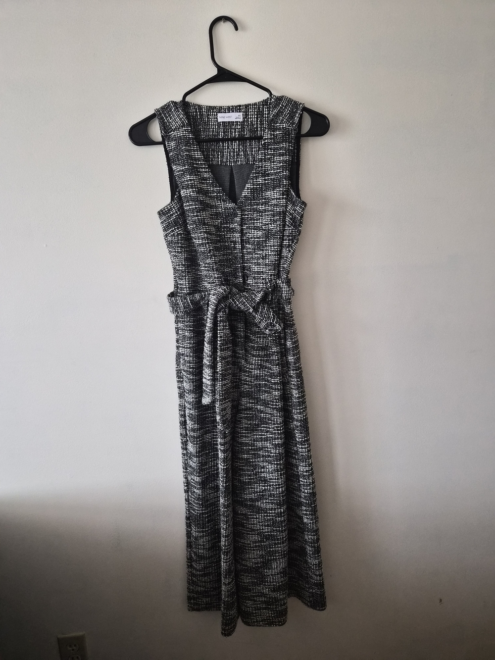 Sleeveless V-Neck Black & White Textured Maxi Dress with Waist Tie